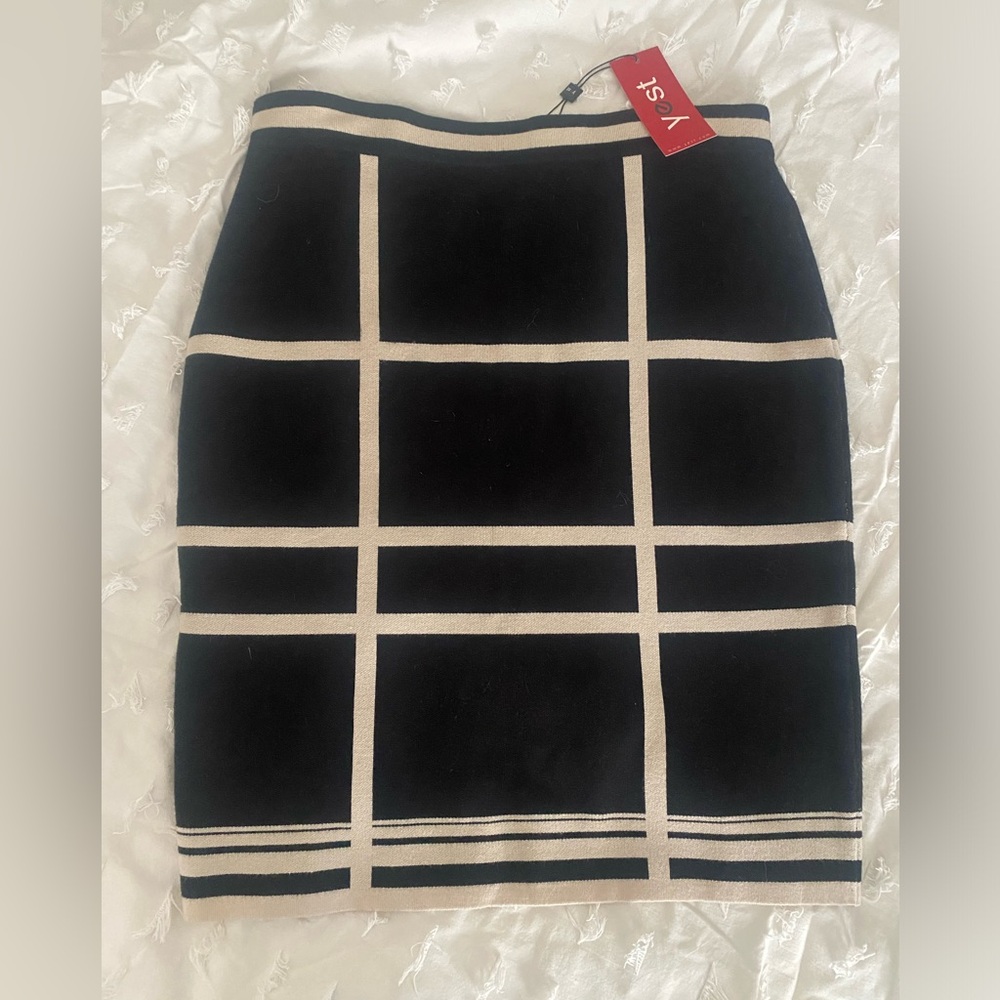 Black and Ecru knit midi skirt et by Yest, size 10 - NWT